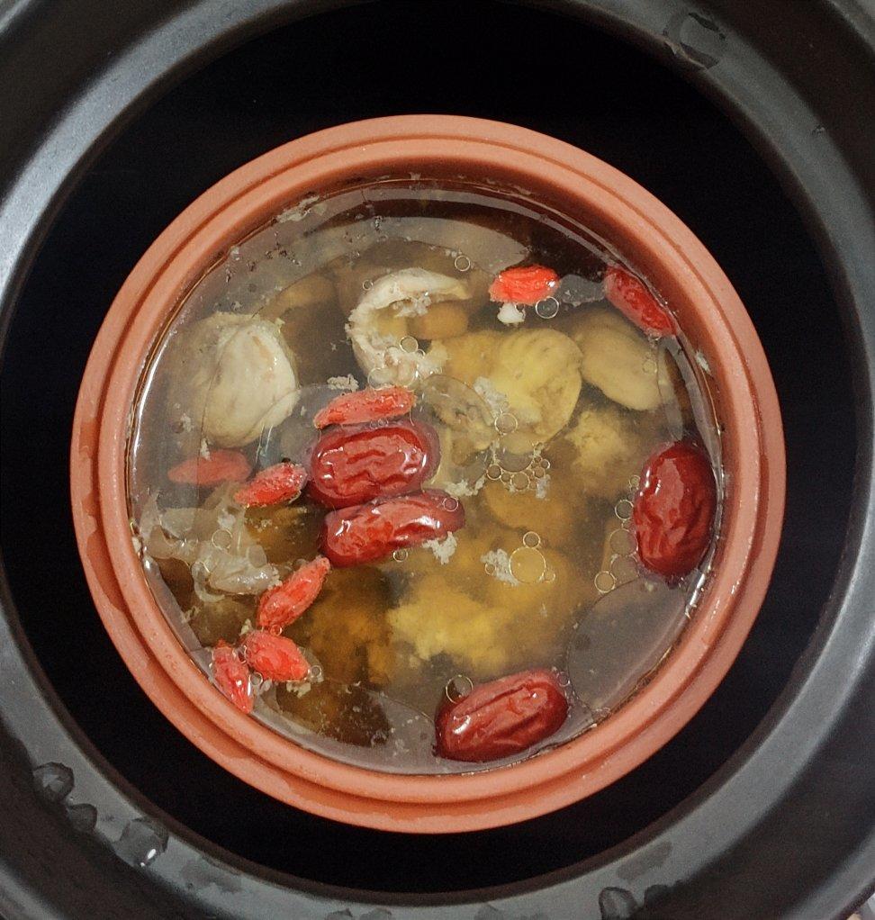 香菇炖鸡汤