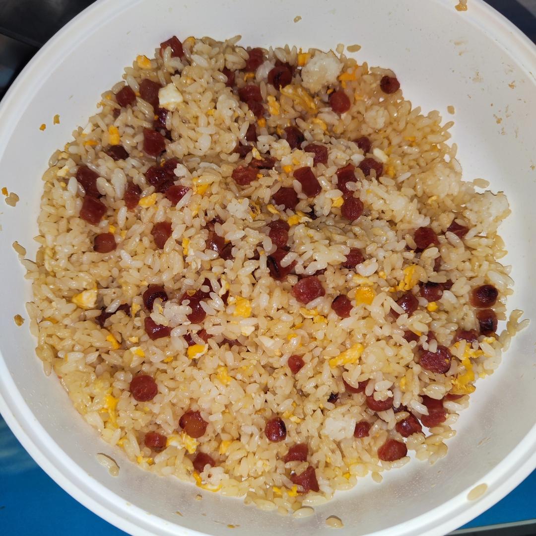 腊肠黄金炒饭