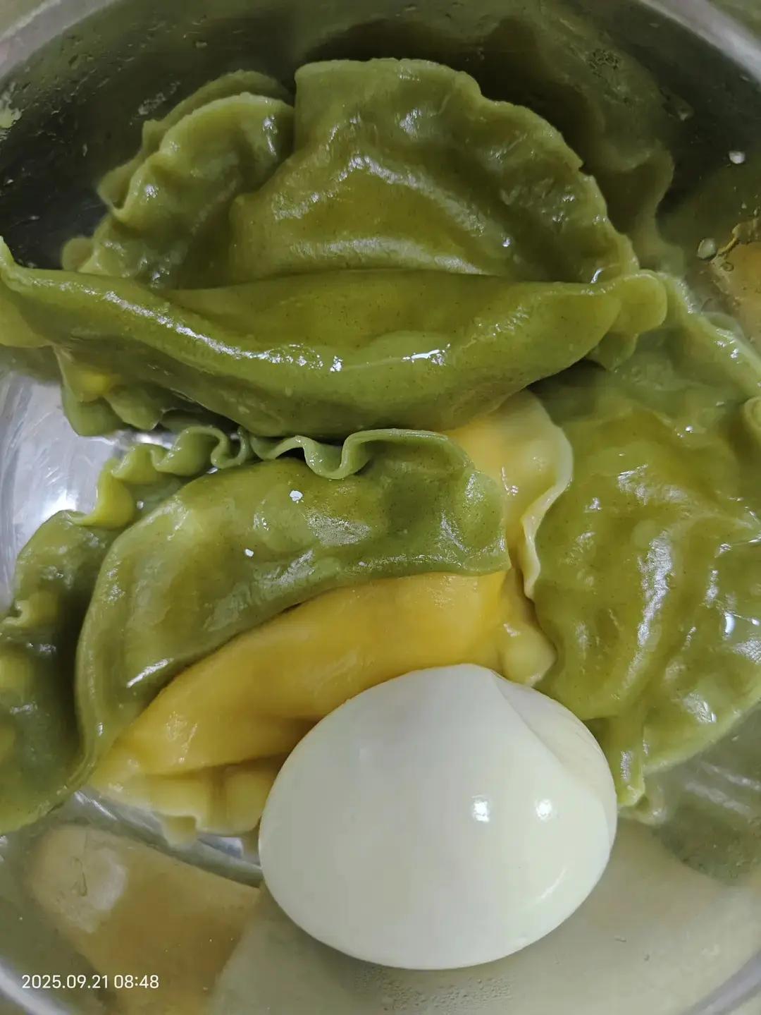 酸菜猪肉饺子（很嫩很多汁！）