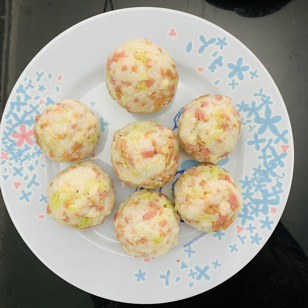 野餐便当：西兰花肉松沙拉饭团
