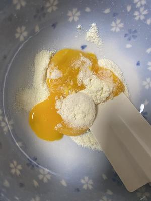 全蛋无糖溶豆（8M+婴儿辅食）的做法 步骤1
