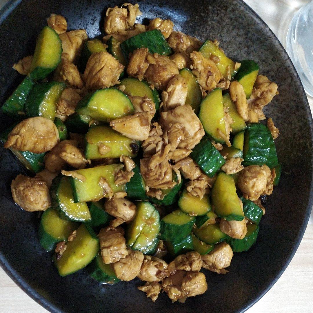 好吃不胖‼️低脂低热量 超简单青瓜炒鸡胸肉