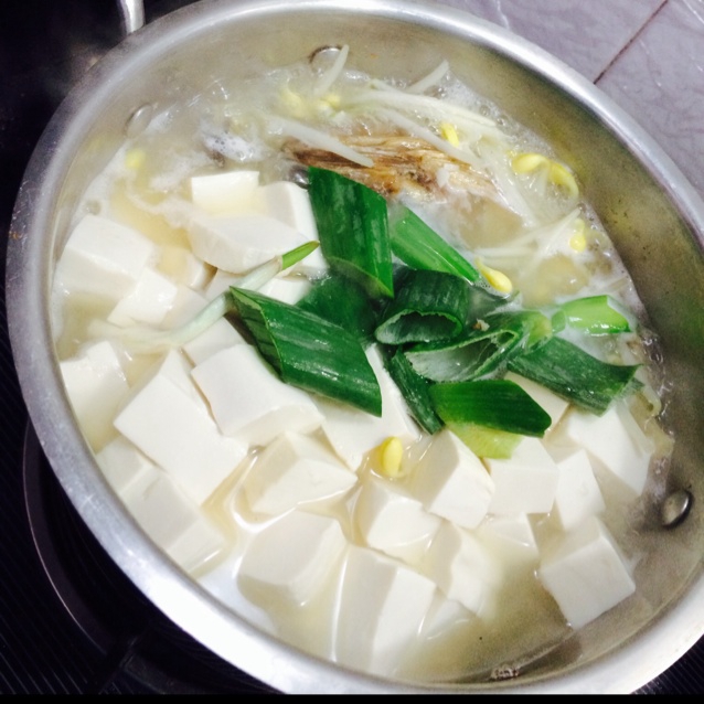 明太鱼豆腐豆芽菇汤