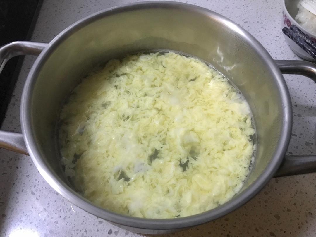 一碗漂亮又鲜嫩无比的基础蛋花汤