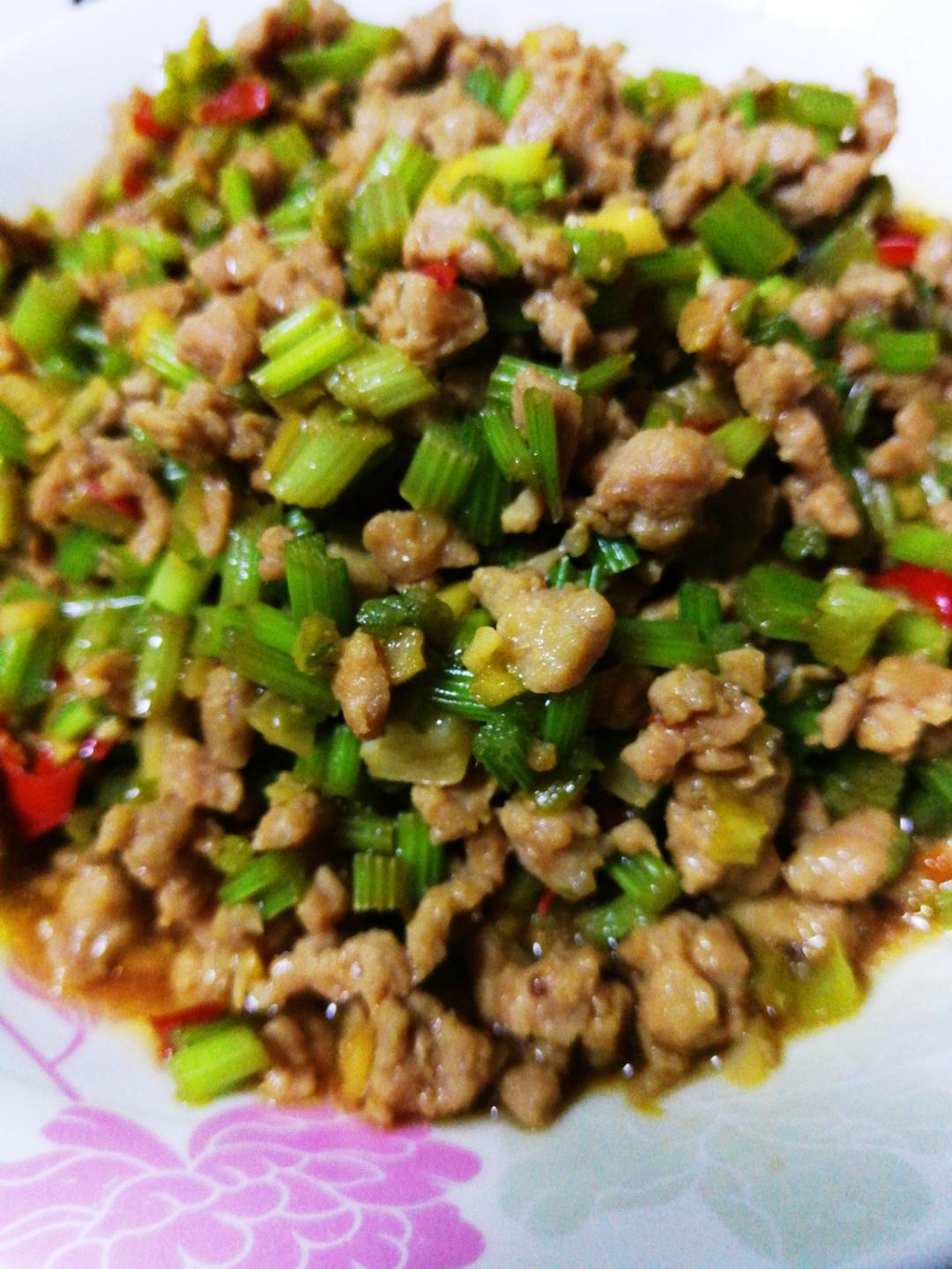 芹菜牛肉末「下饭神器」