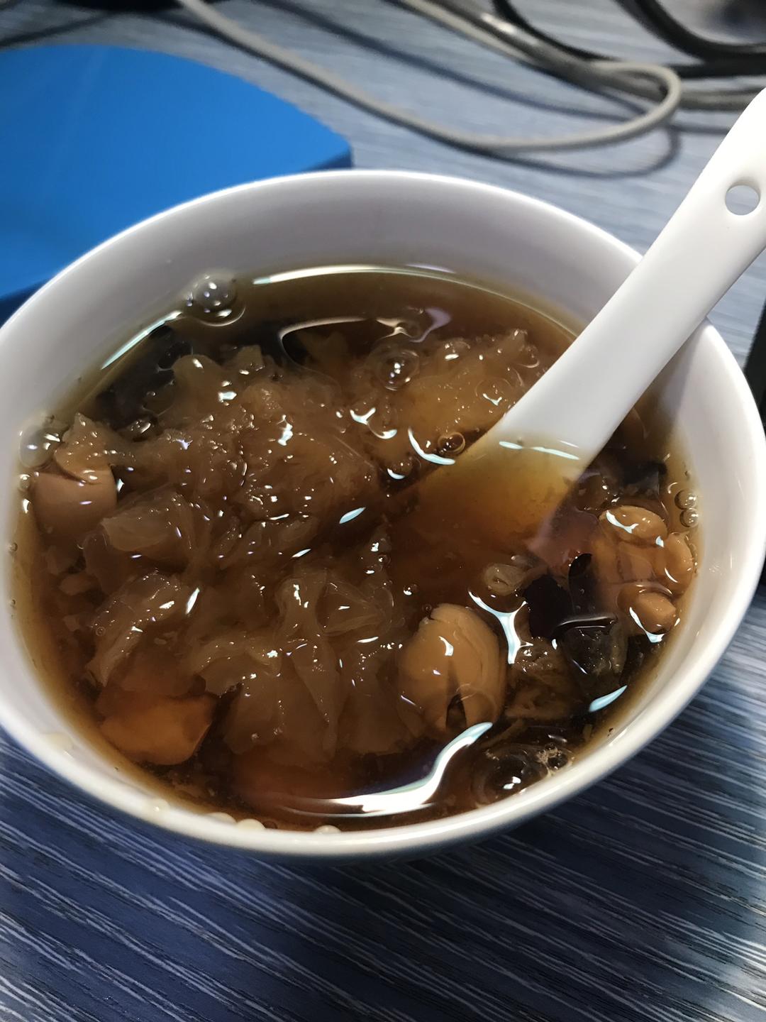 银耳莲子羹的做法