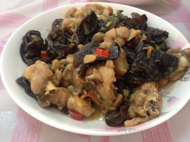 木耳西芹炒鸡腿肉