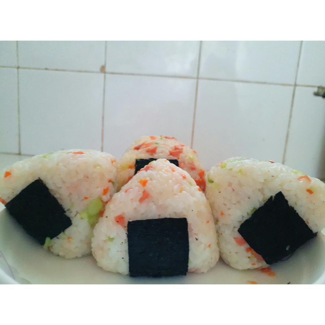肉松饭团