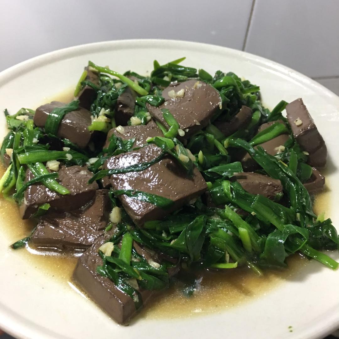 韭菜炒鸭血