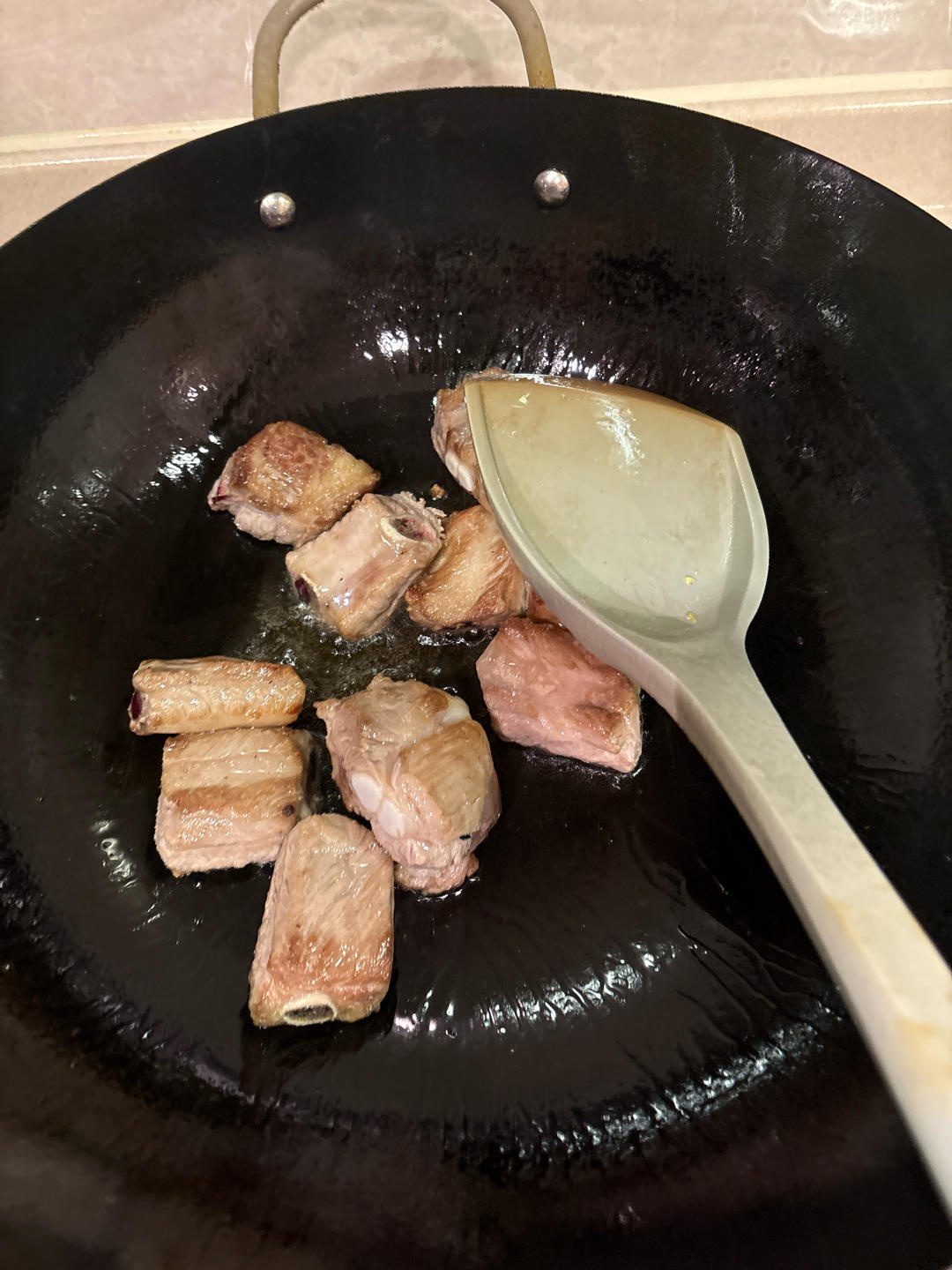【排骨焖饭】