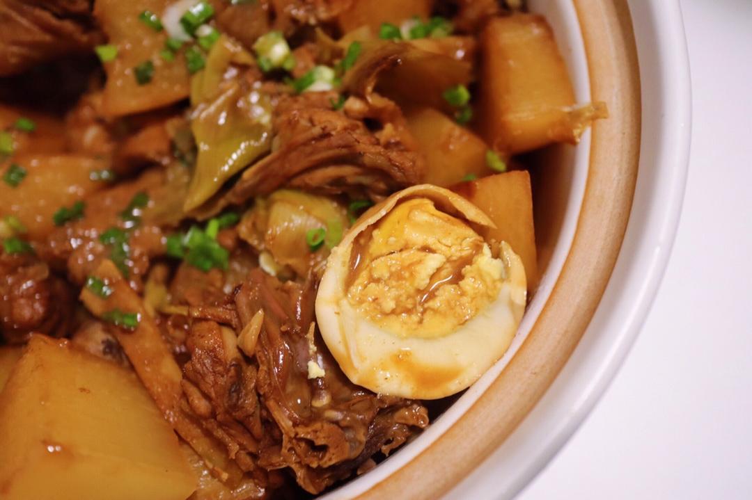 啤酒鸭萝卜煲！浇汁拌饭能吃三碗！