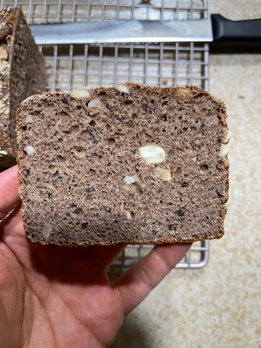 黑全麦吐司，超级简单快手又松软，第一次做就成功了！！方子来自小红书～羊羊低卡食记～减脂全黑麦面包（烤箱版）