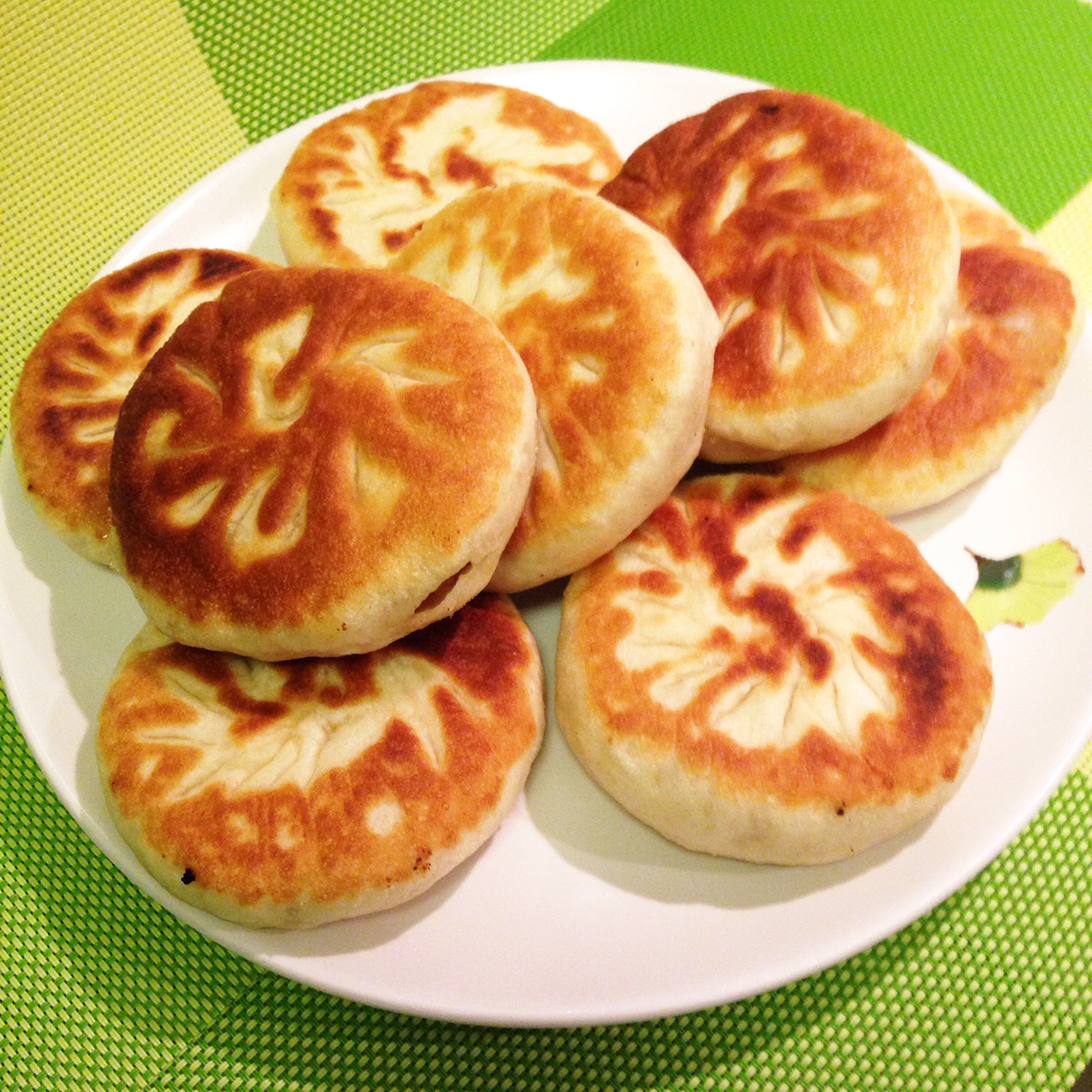 幸福快乐的北方人做的猪肉馅饼