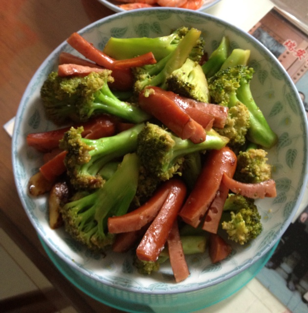 蒜香西兰花炒脆皮肠