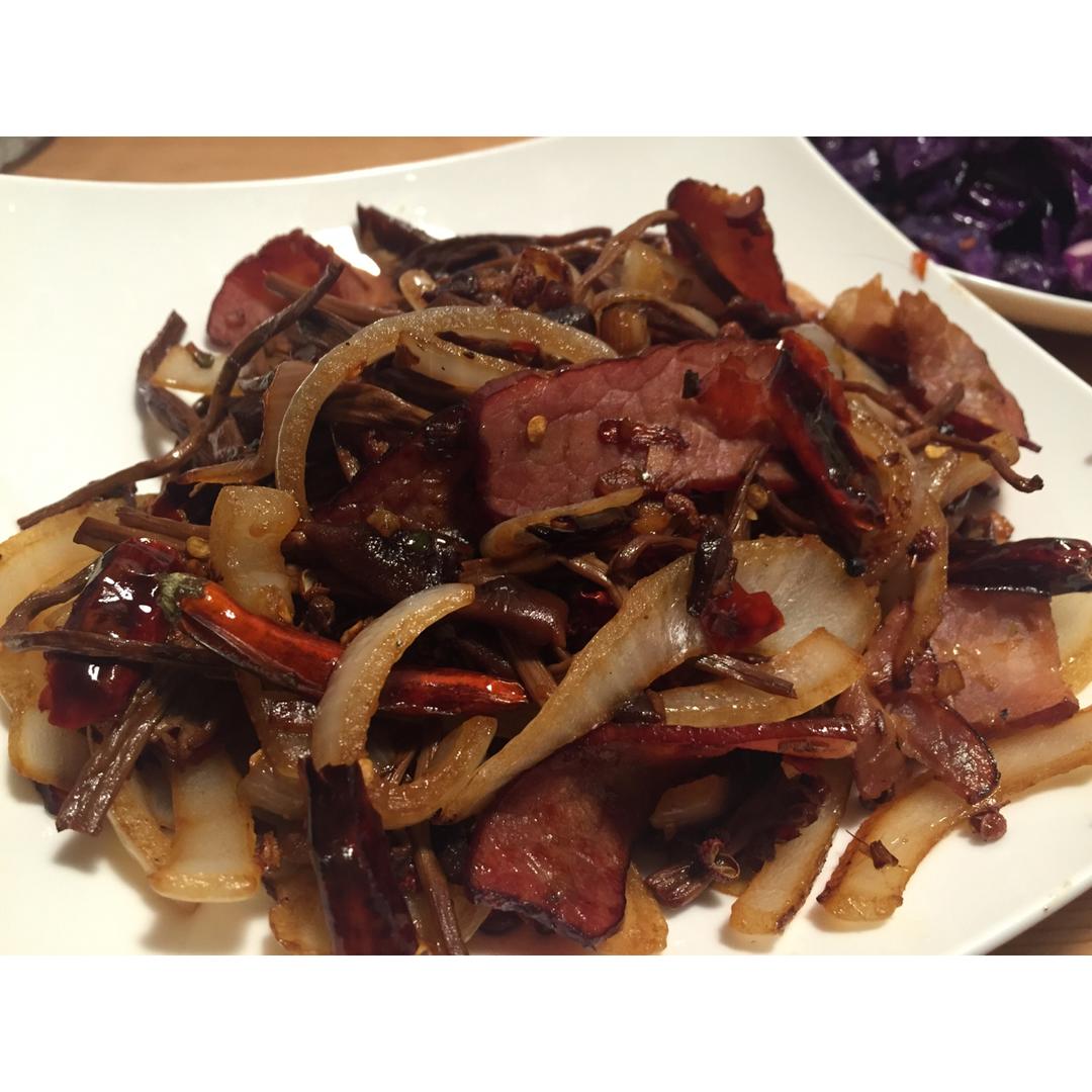 干锅腊肉茶树菇