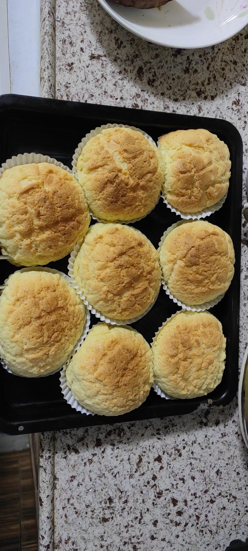 好吃到炸裂的港式菠萝包（附带制作酥皮的小视频）