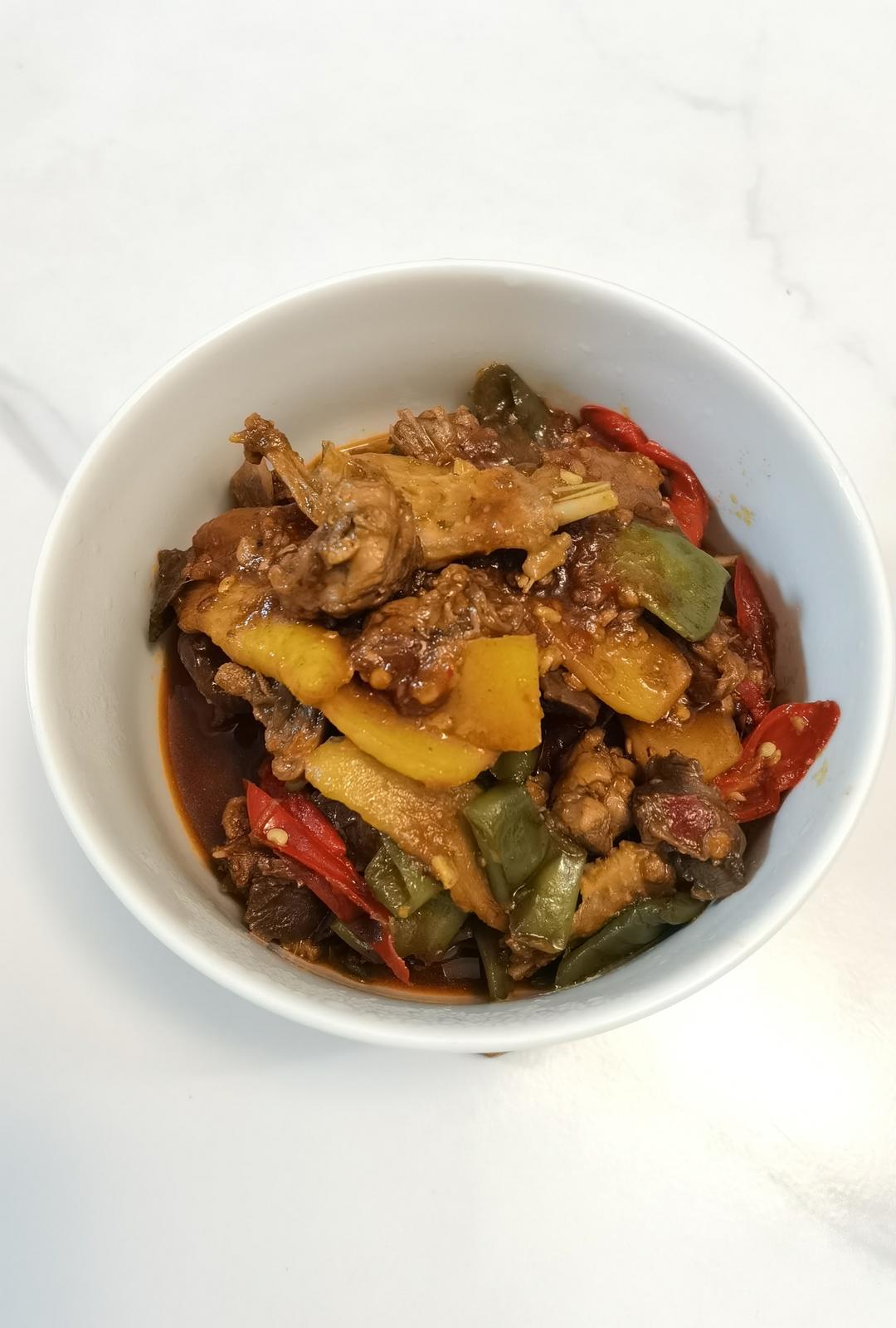 子姜焖鸭煲