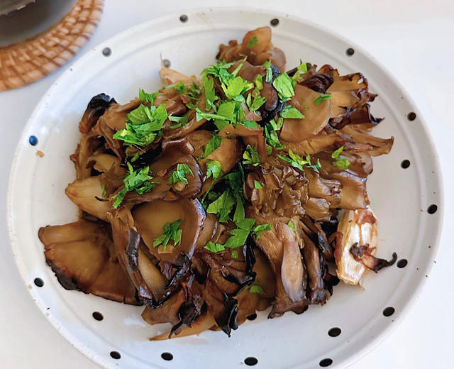 烤舞茸(ref.雨后当归-复刻上海BLAZ小酒馆) 烤舞茸(ref.雨后当归-复刻上海BLAZ小酒馆)