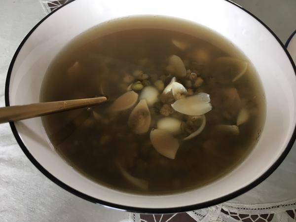 薏仁绿豆百合汤