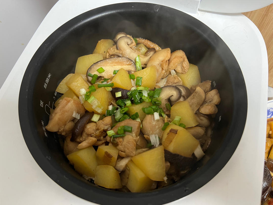 懒人版香菇鸡腿焖饭，好吃到舔锅底，零难度