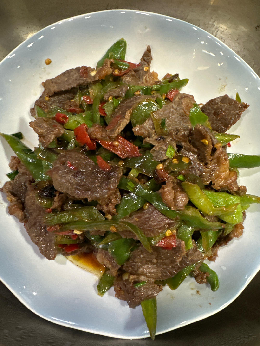 厨师长教你：“青椒牛肉丝”的家常做法，家乡的味道，先收藏了