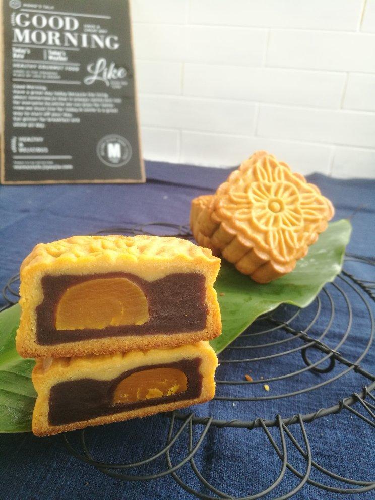 广式月饼－－蛋黄豆沙月饼