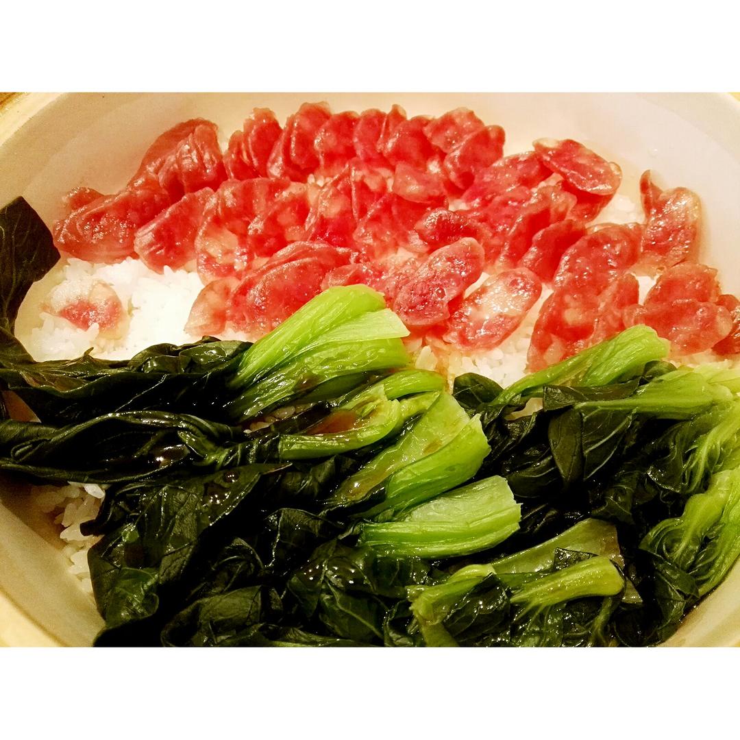 广式腊味煲仔饭