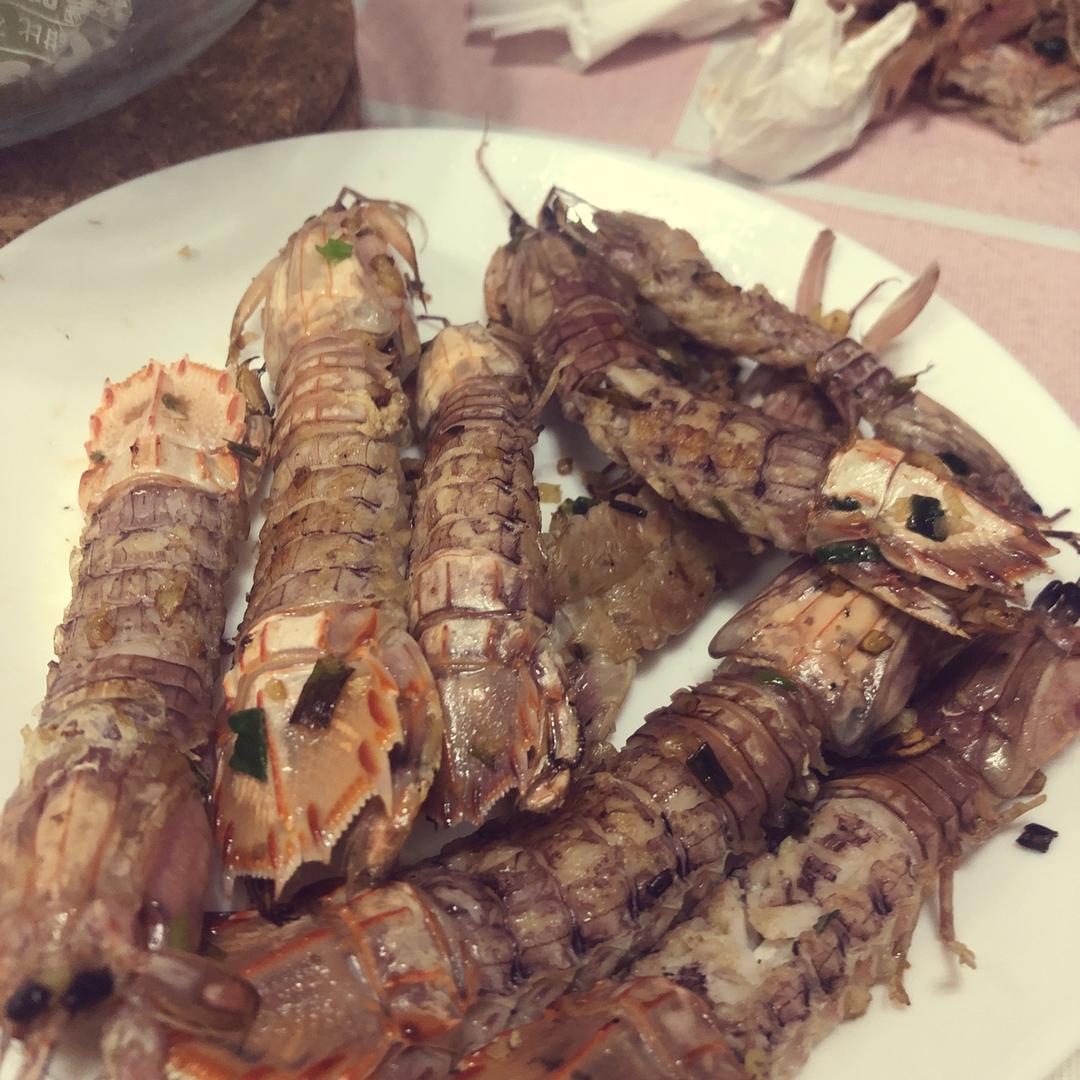 无油炸版的椒盐皮皮虾和巧拨虾壳的方法