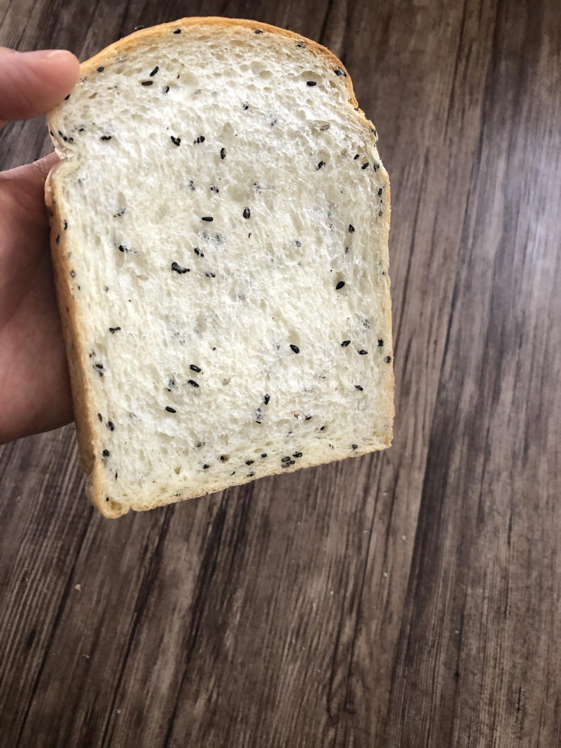 ✔️越嚼越香de黑芝麻咸吐司