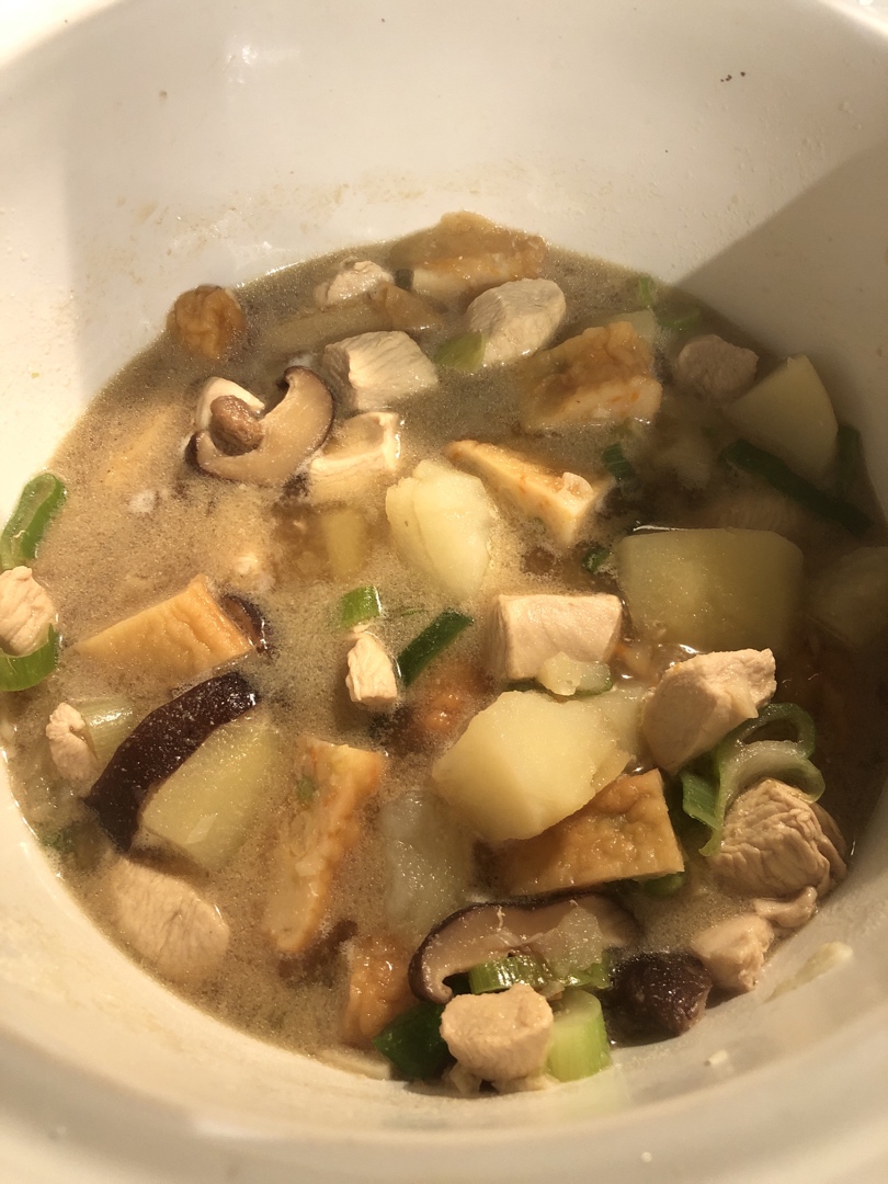 土豆香菇炖鸡肉