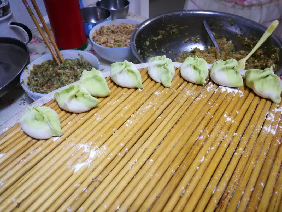 翡翠白玉白菜饺子详细版（附翡翠白玉白菜饺子包法，翡翠白玉饺子皮两种制法，面包机和面，翡翠白玉烧卖，各种馅料搭配）