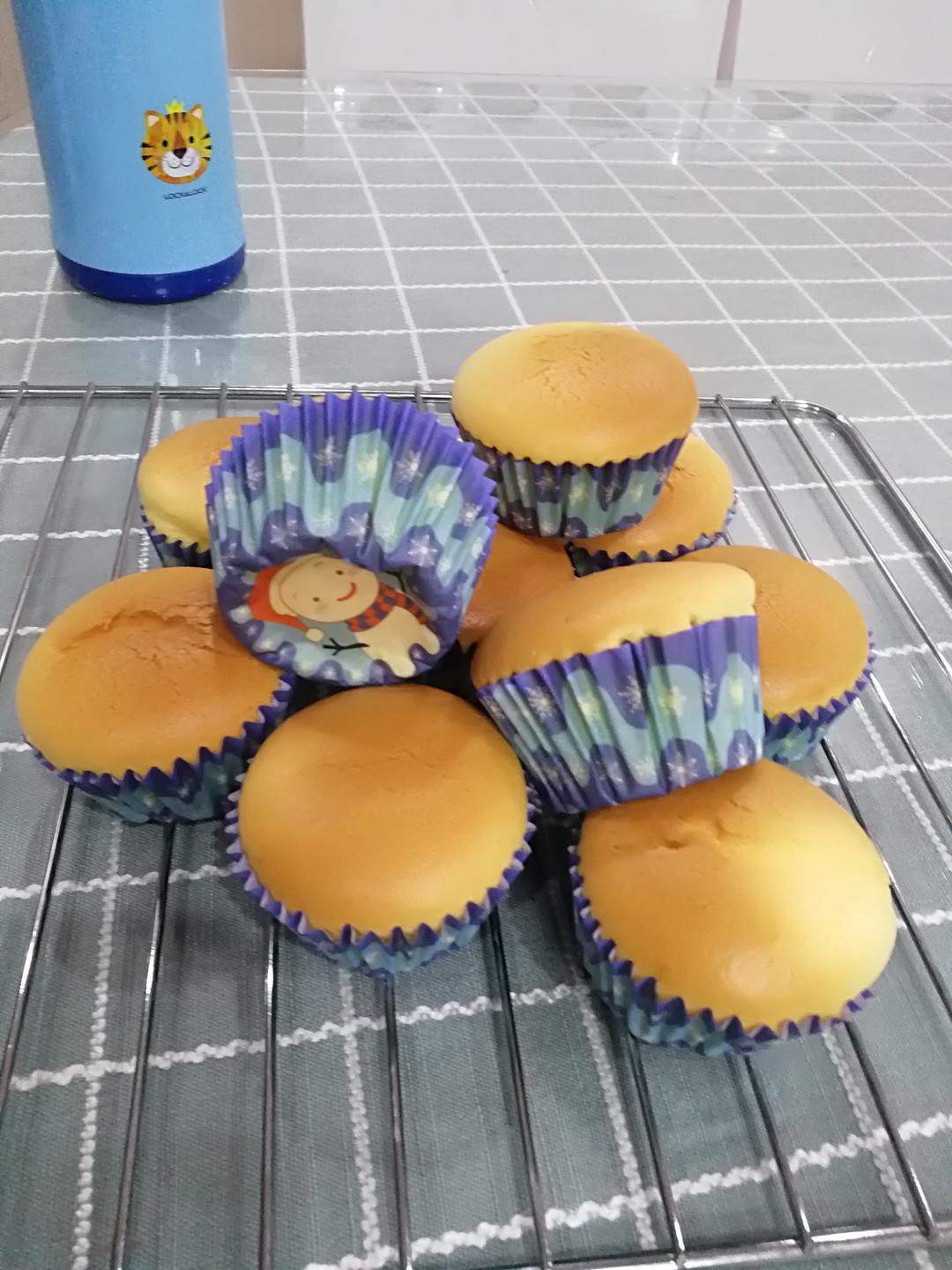 消耗淡奶油之作——淡奶油小蛋糕
