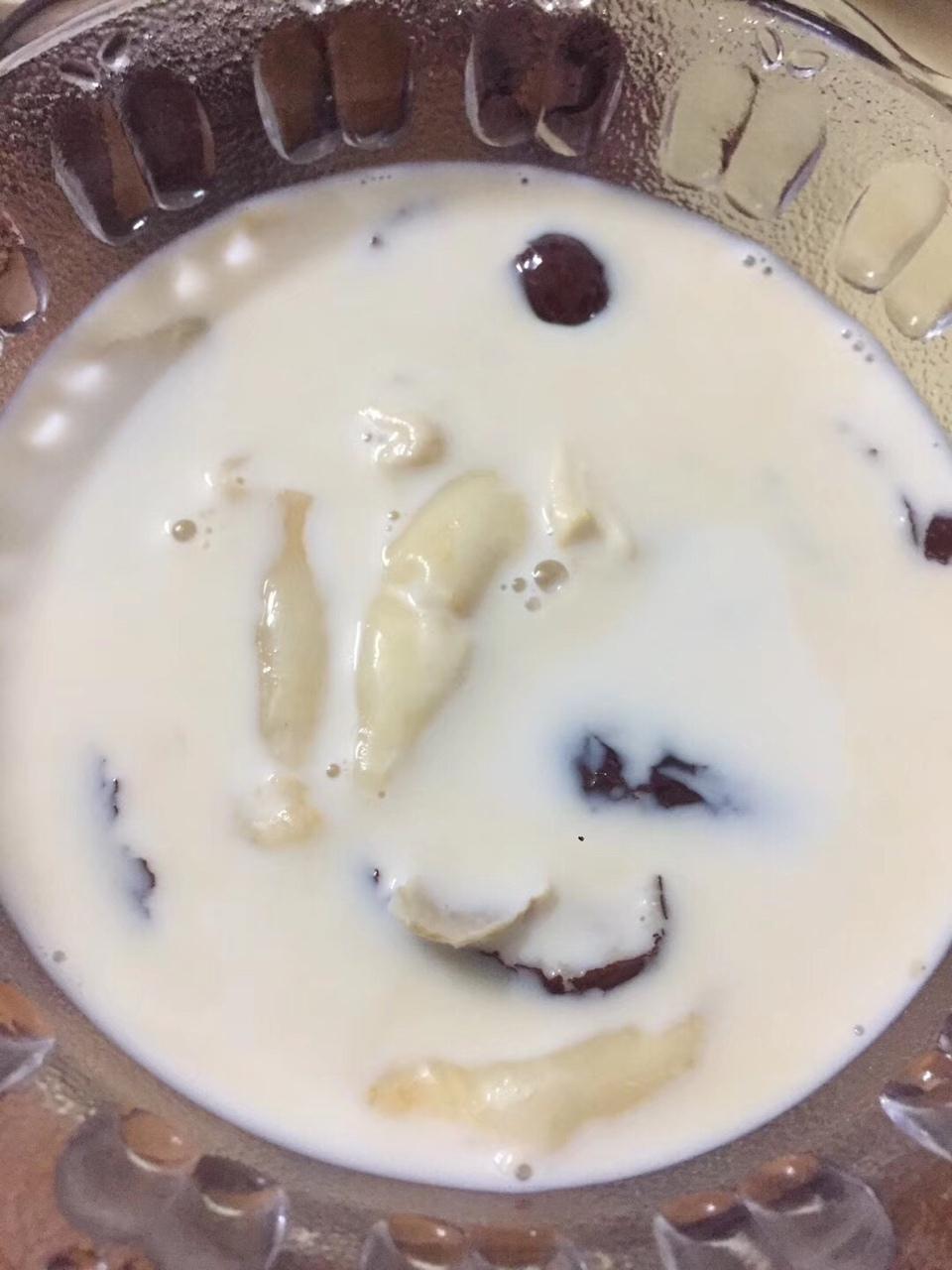 花胶炖牛奶汤
