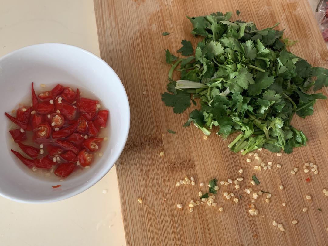 凉拌手撕鸡（0基础版）的做法 步骤3