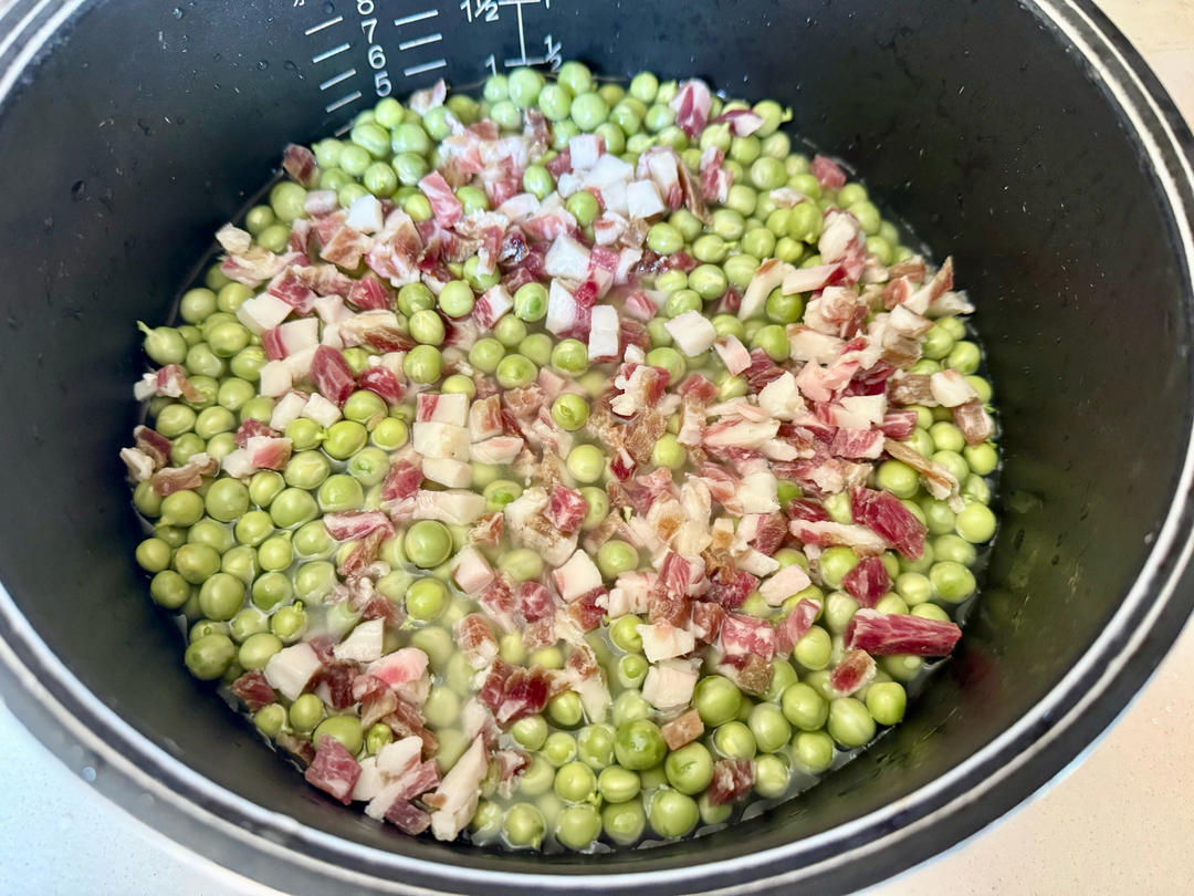 腊肉豌豆饭
