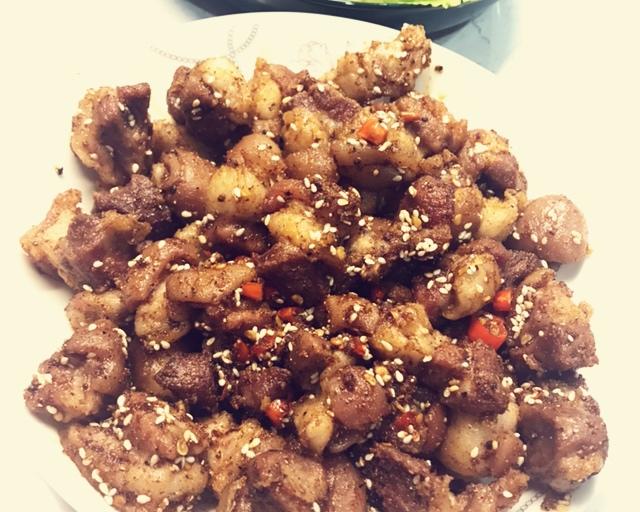 给你一道拿得出手又简单的家常菜:孜然羊肉的做法