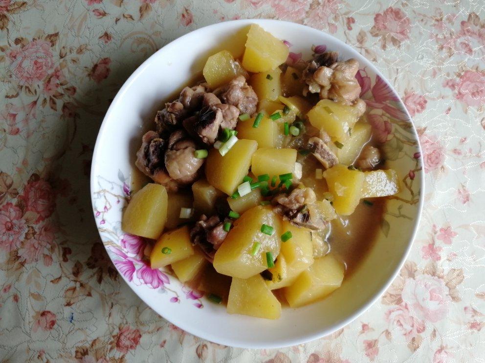 土豆炖鸡块