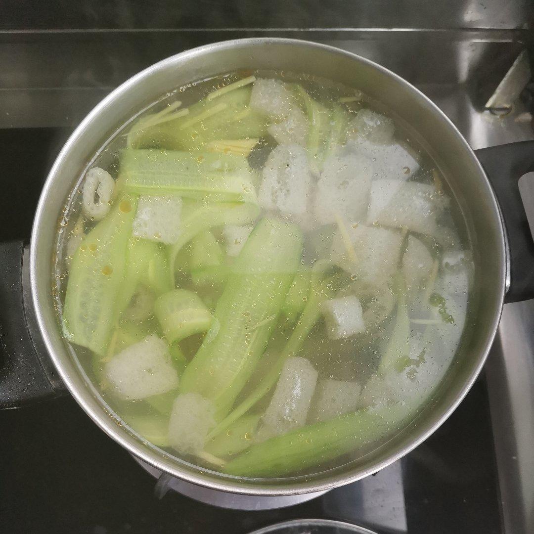 节后清肠胃，不一般的鲜亮~竹荪黄瓜汤•圆满素食