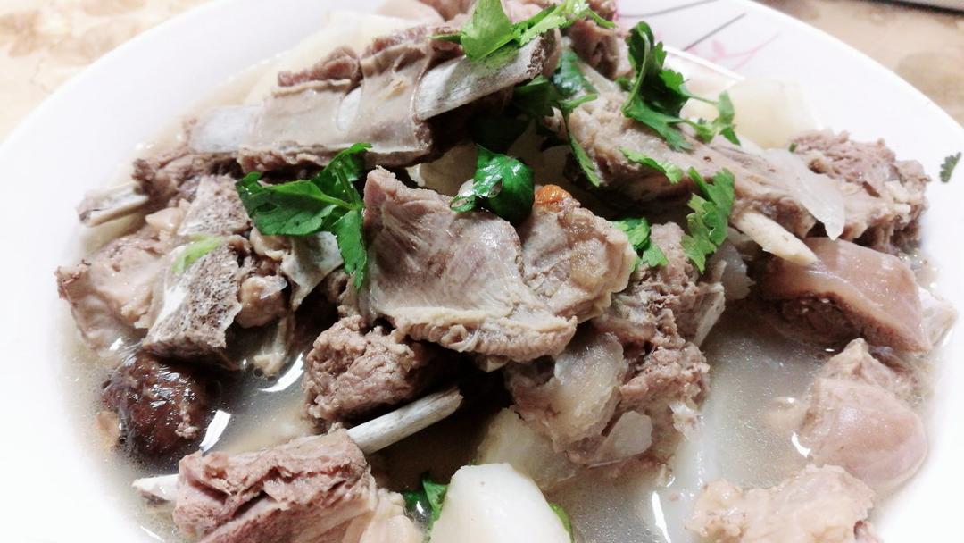 家常菜 羊肉炖白萝卜 妞儿的私房菜做的羊肉炖白萝卜