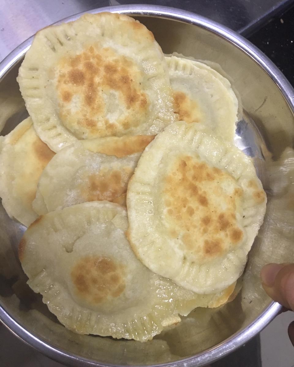 饺子皮版香蕉馅饼（快手早餐）