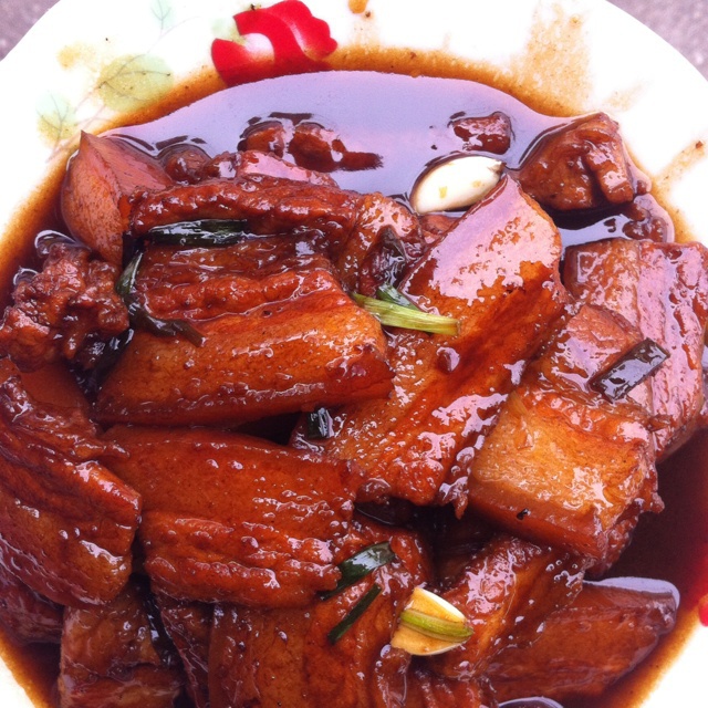 吃着碗里望着锅里的红烧肉