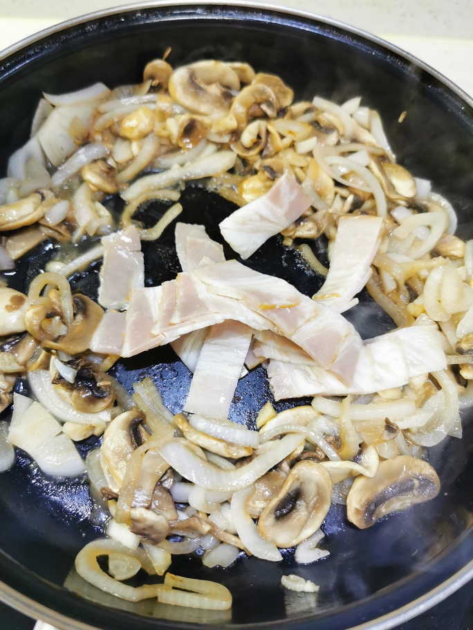 培根蘑菇罗勒奶油意面的做法 步骤10