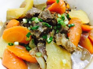 红萝卜土豆炖牛肉的做法 步骤5