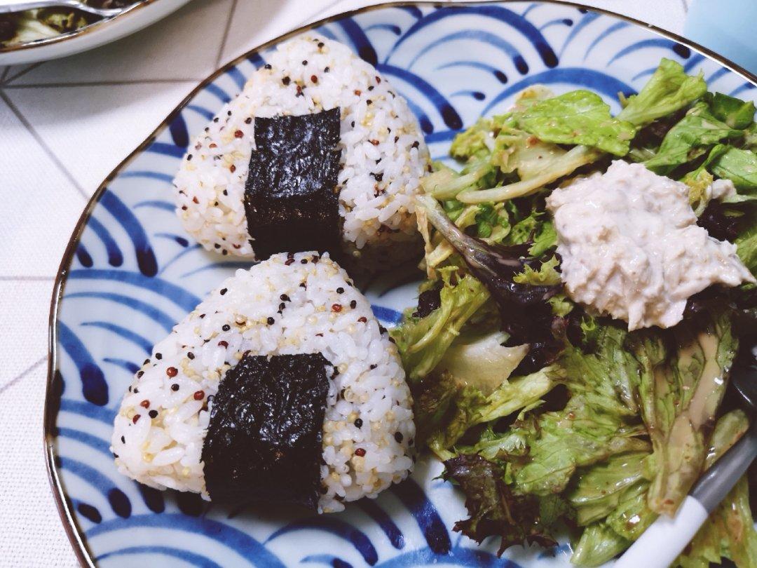 居家的咩做的吞拿鱼饭团 tuna onigiri
