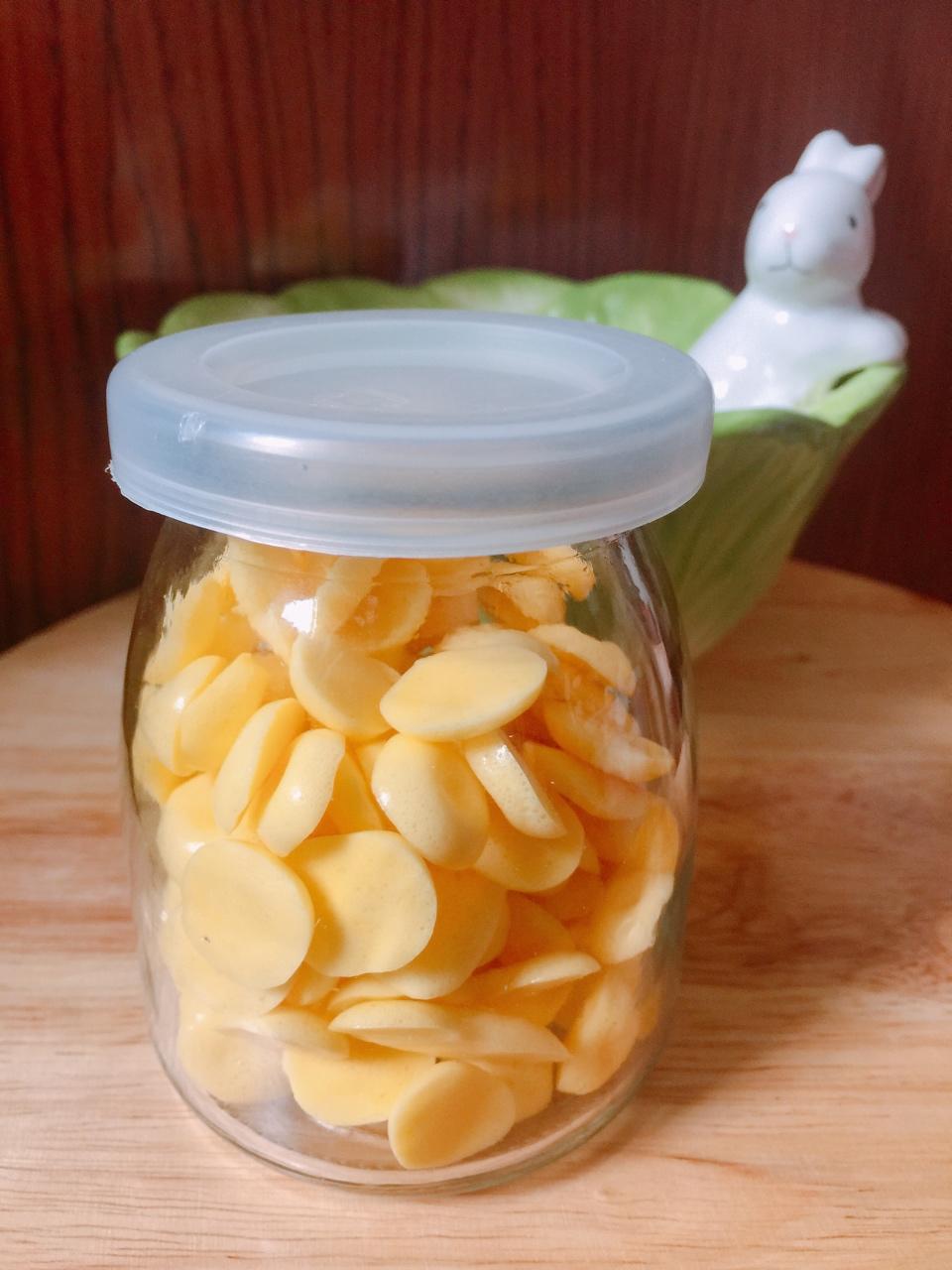 入口即化的无添加蛋黄溶豆