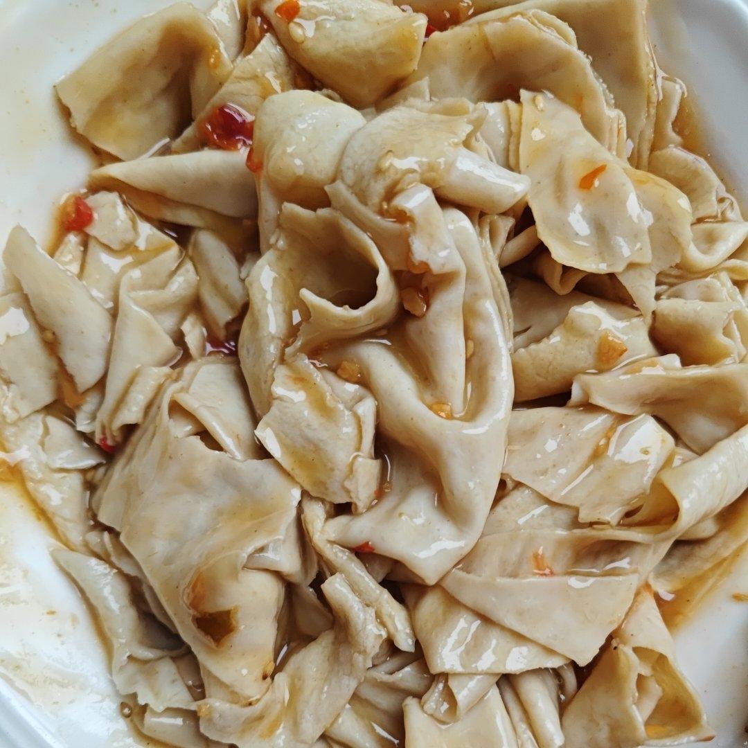 完美复刻 小学门前5毛钱一杯的豆皮卤子 哇哇哇