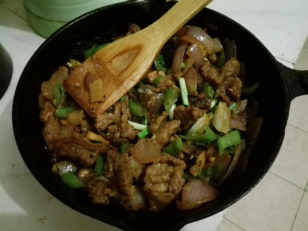 孜然洋葱炒牛肉粒