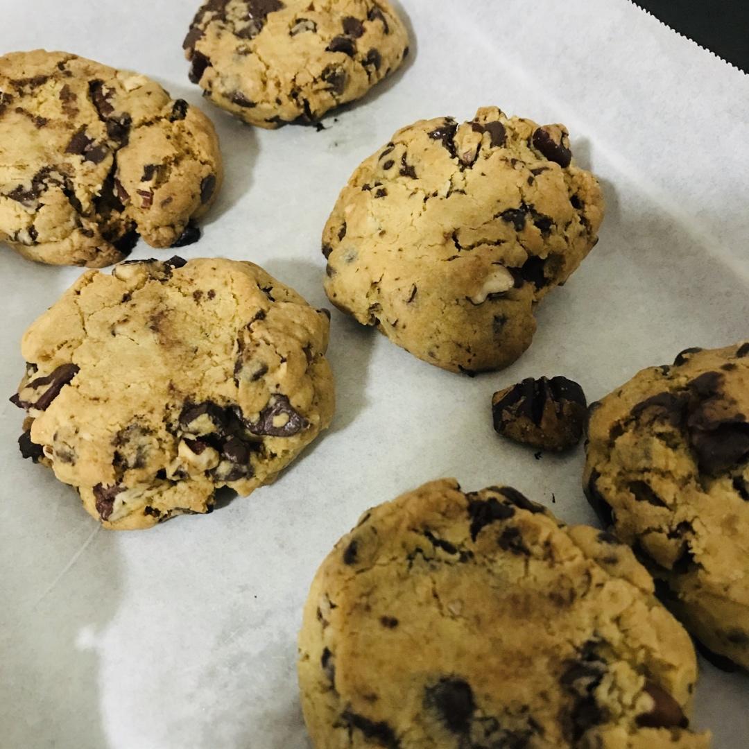 Levain bakery chocolate chip crush cookies
