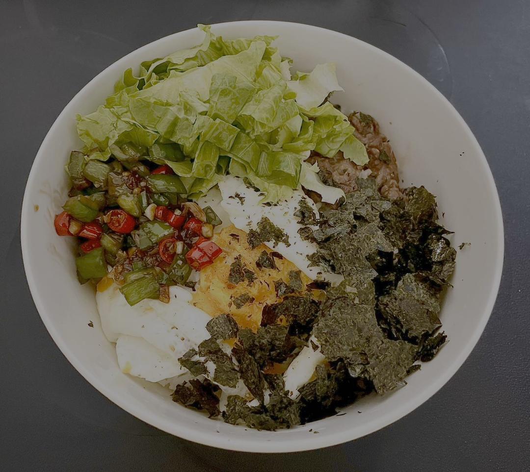 生菜牛肉拌饭