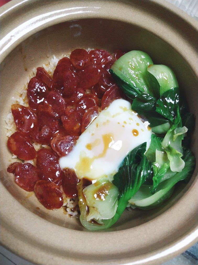 广式腊味煲仔饭